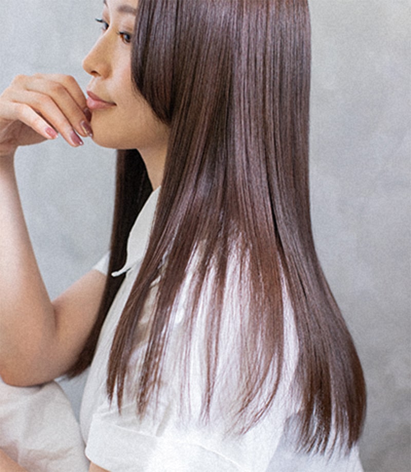 輝くようなツヤを纏った髪こそカラーデザインが映える美スタイルをつくりだす